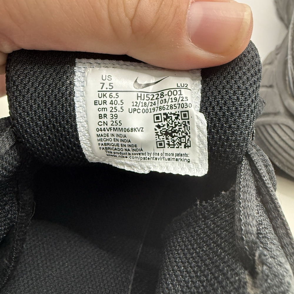 Nike V5 RNR Triple Black Shoes Men's 7.5 Activewear HJ5228-001 - Picture 7 of 8